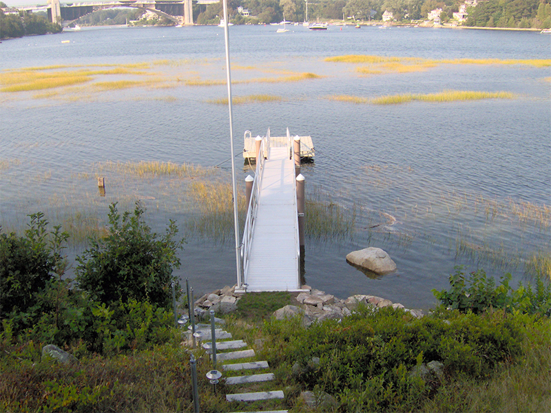 Aluminum pier and gangway